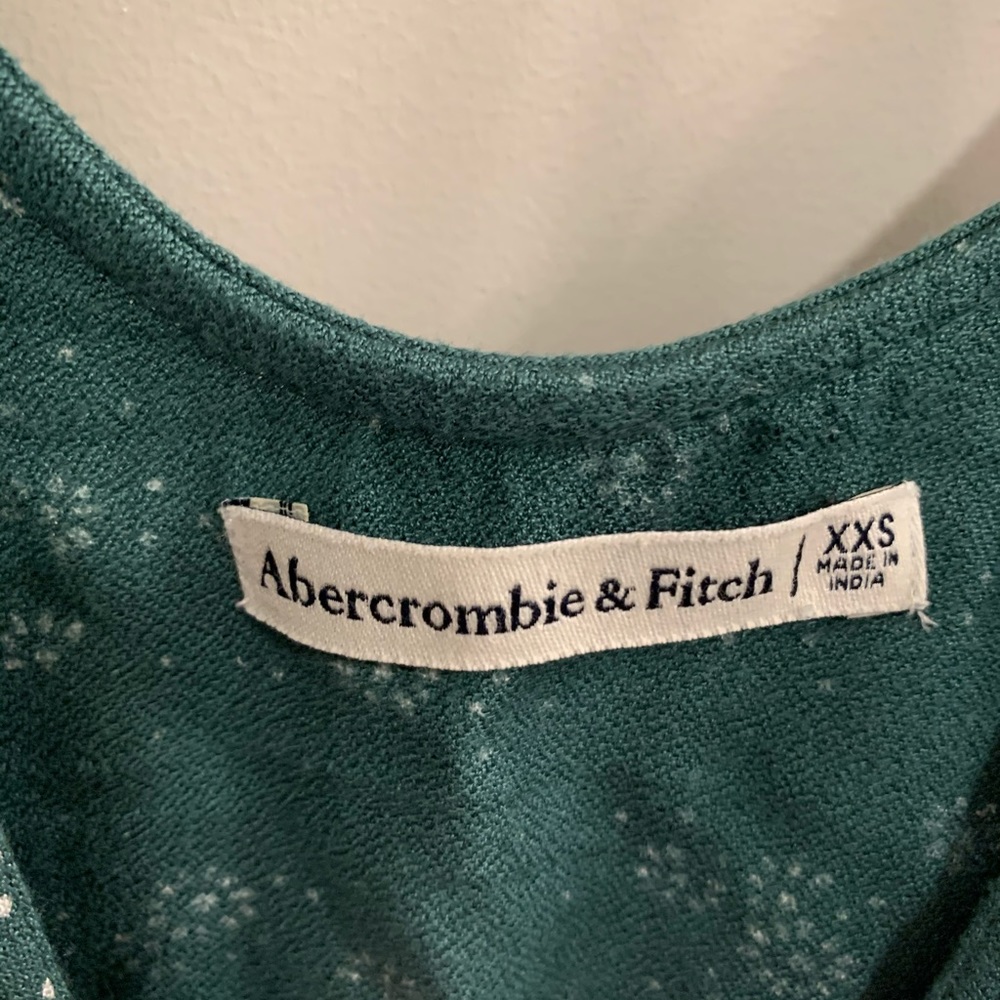 Abercrombie & Fitch green tie tank